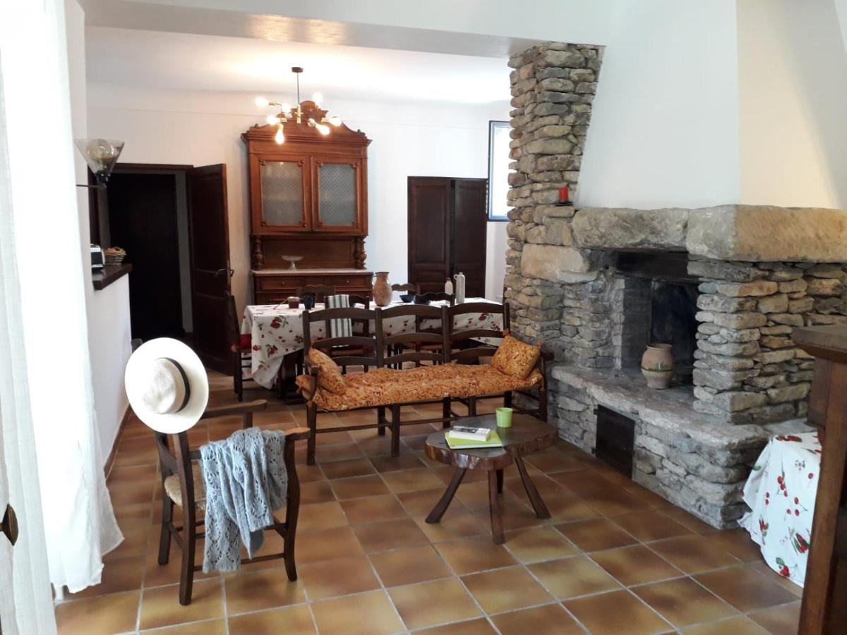 Maison Bourgues Lioux Luaran gambar